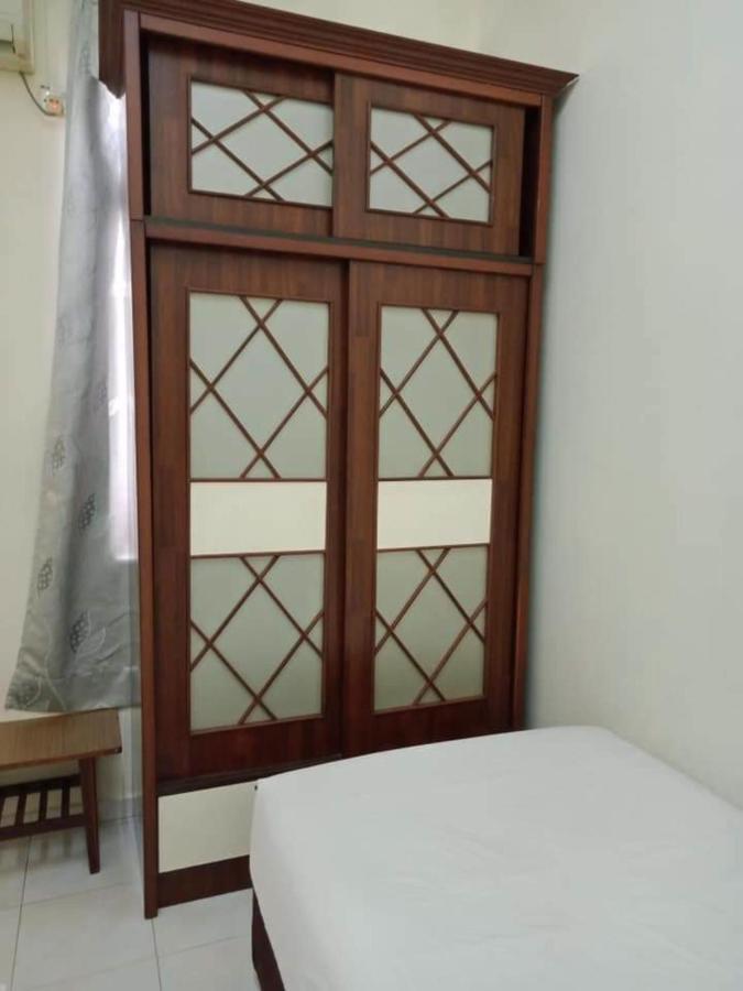 Oyo Home 90419 Sahar Guesthouse Malakka Dış mekan fotoğraf